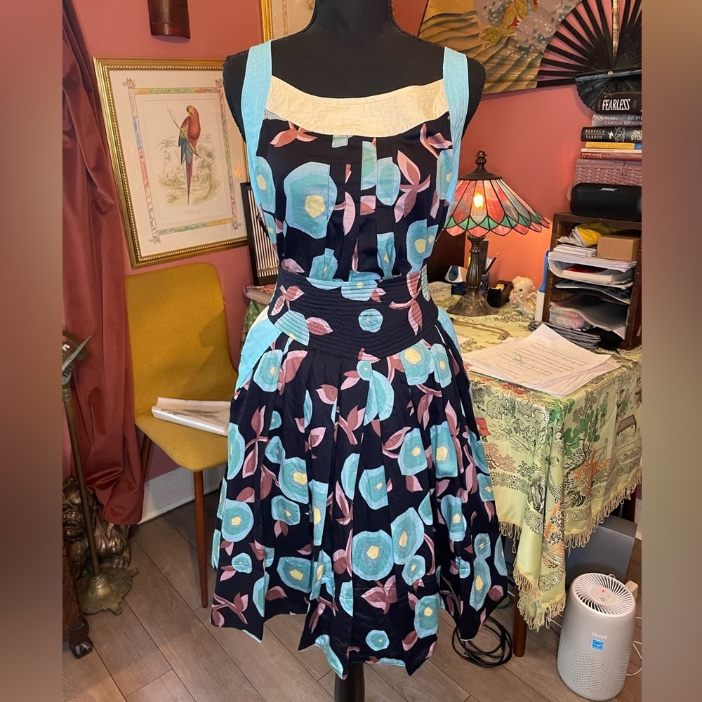 Vintage y2k Marc Jacob’s Top and Skirt set Geometric floral blue print. Size 8